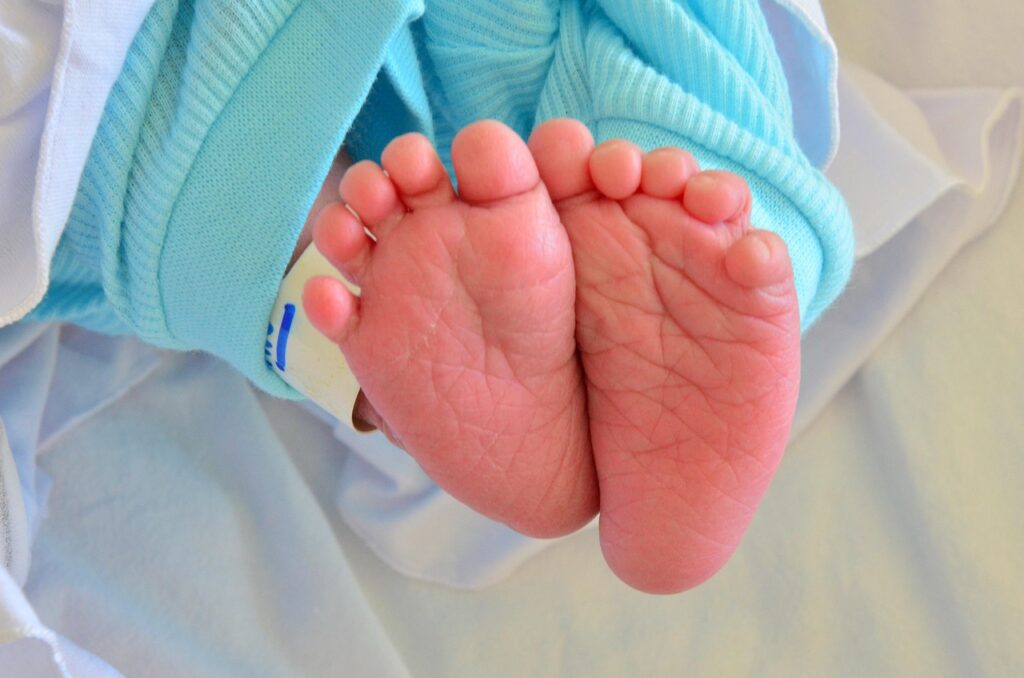 里帰り出産のママが持っていく時短グッズは何？